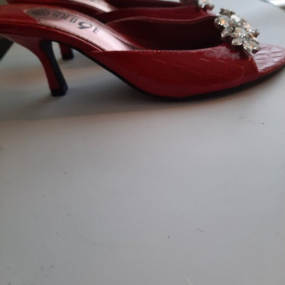 Brand New Designer Sandal - Picture 2 of 4